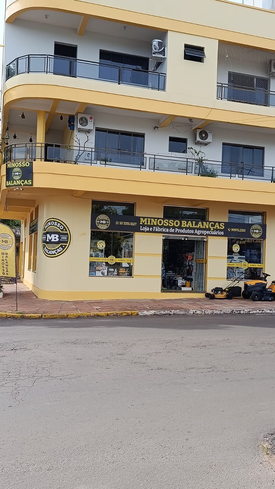 Fachada da loja, vista lateral